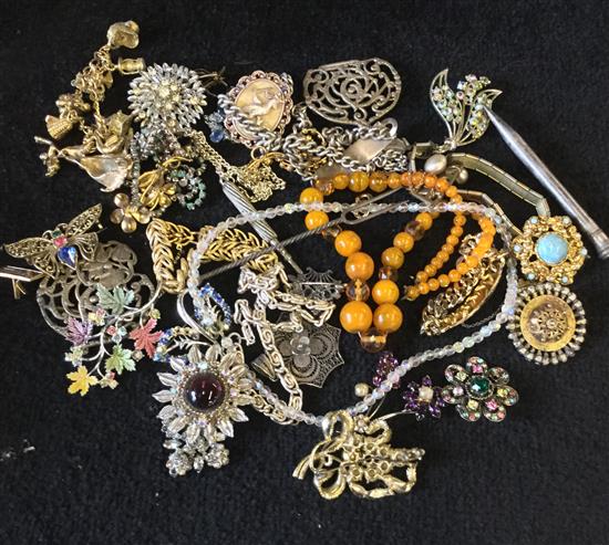 Qty mixed costume jewellery